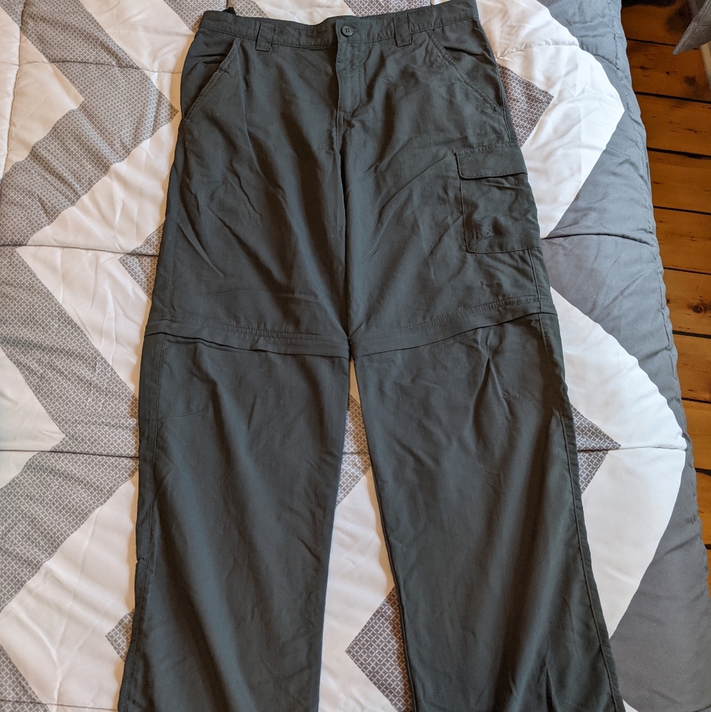 Columbia hiking pants, adjustable zipper at knees, detachable, worn once